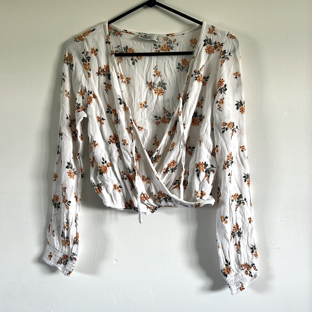 White floral Hollister long sleeve wrap top